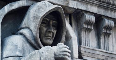 London Dungeon - Blick auf Statue am Eingang