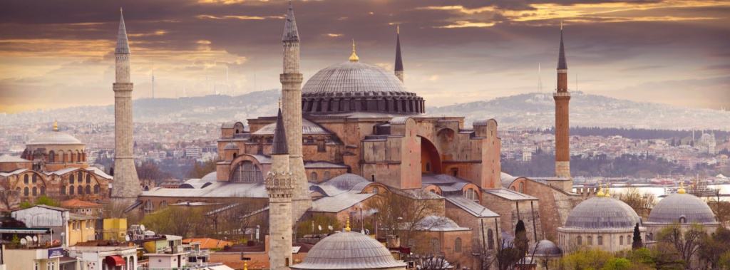 Blick auf die bekannte Hagia Sophia in Istanbul