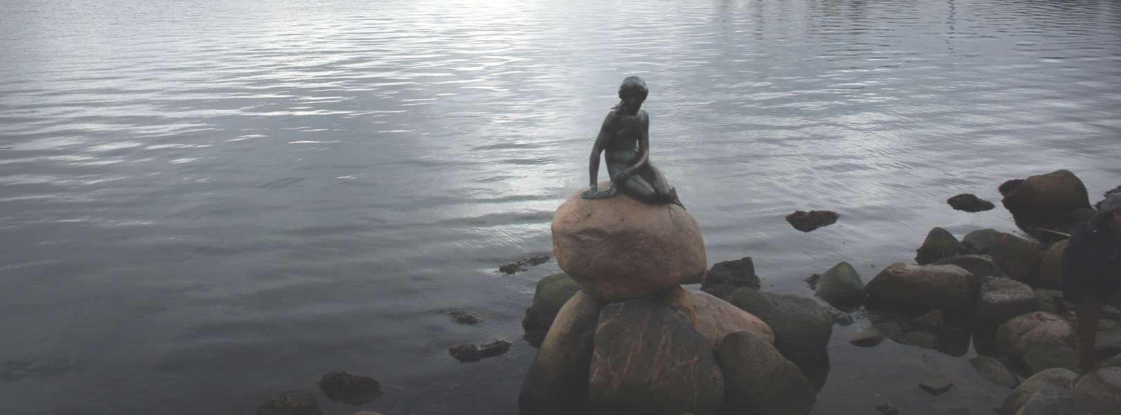 Die kleine Meerjungfrau ist das Wahrzeichen von Kopenhagen