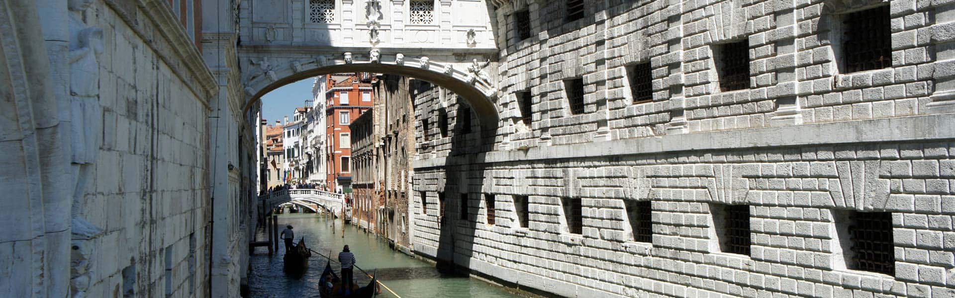 Lassen Sie sich von einem Stück italienischer Geschichte gefangen nehmen: die Seufzerbrücke in Venedig, IItalien
