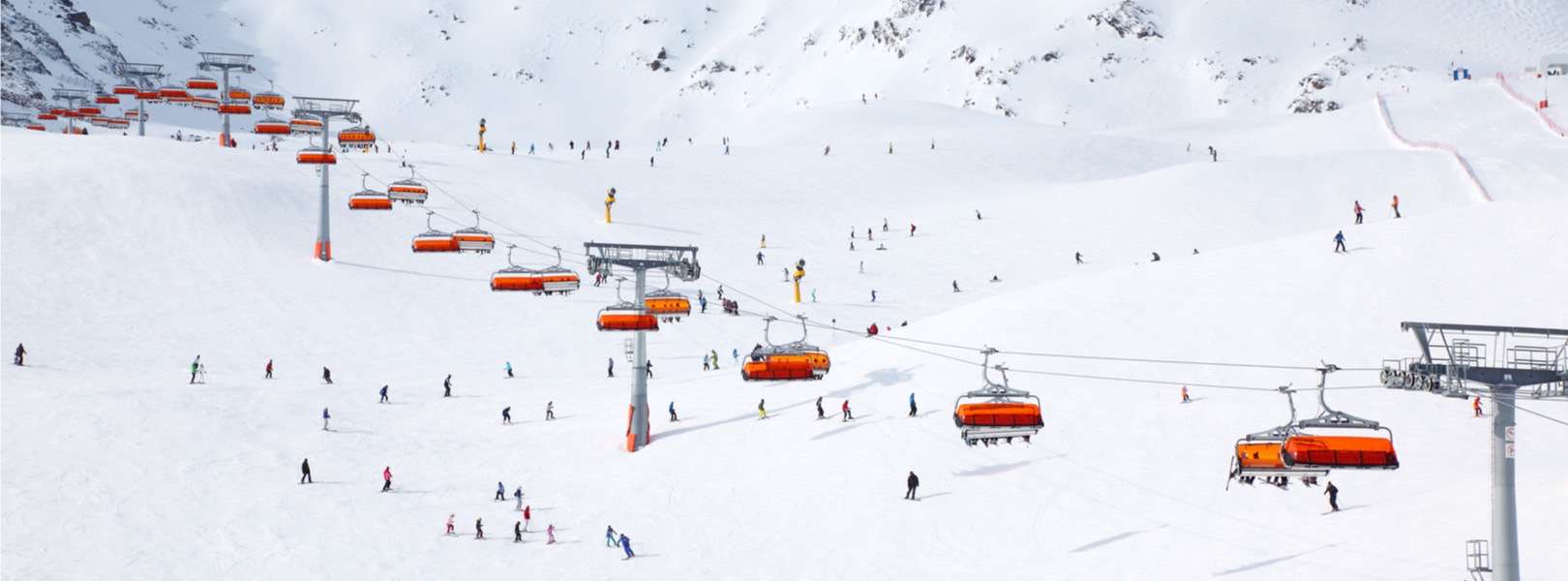 Blick auf das Skigebiet in den Kitzbuehler Alpen