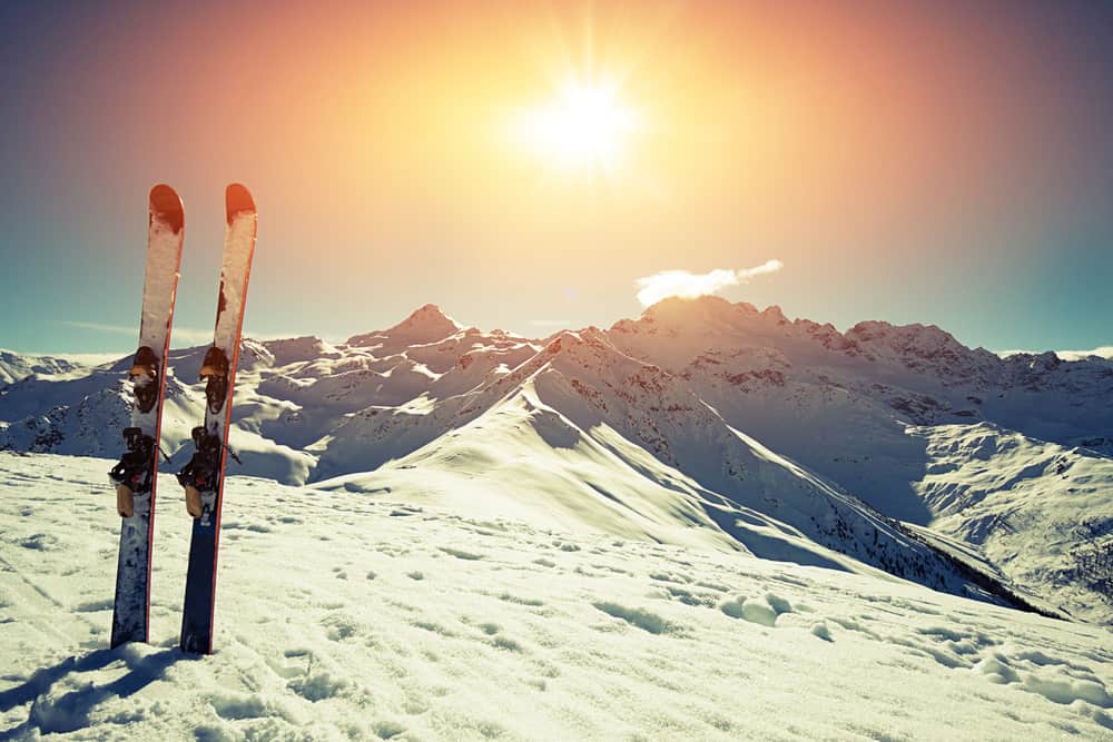 In Gletscherskigebiete kann man auch im Sommer Skifahren oder Snowboardfahren